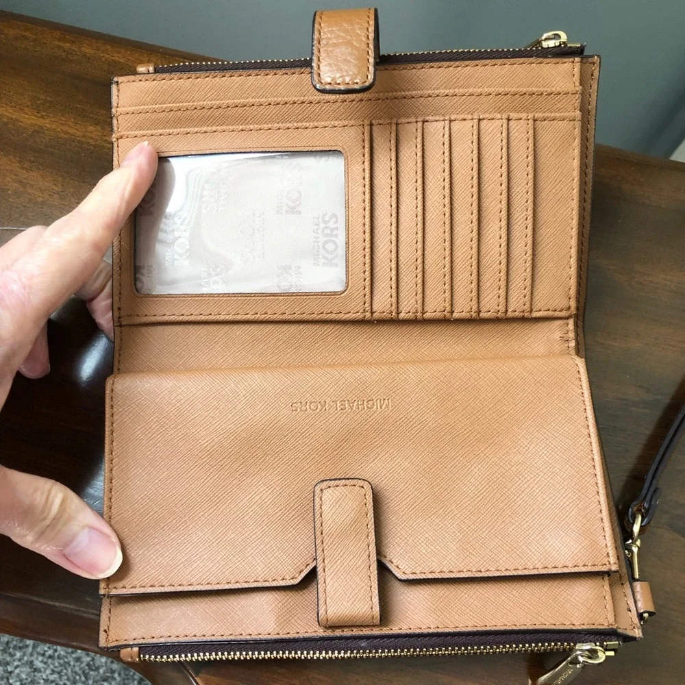 Like New!! Michael Kors Jet Set Double Zip Wristlet - Picture 5 of 5